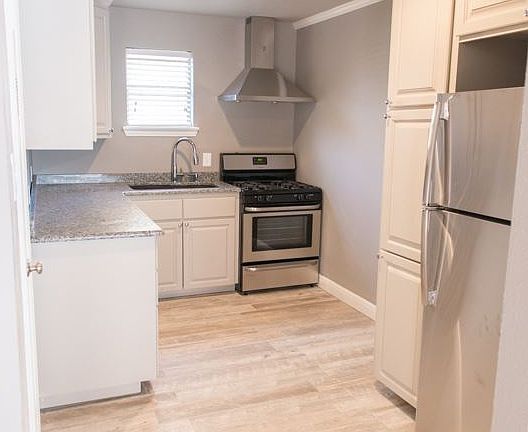 4th image of 3125 S University Dr APT 01