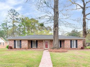 2711 Woodcliff Dr E, Mobile, AL 36693