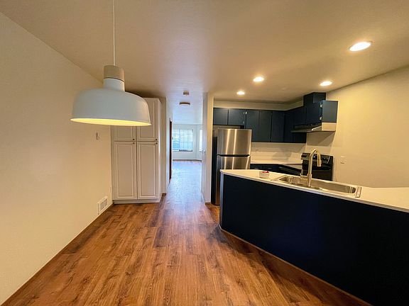 Kitchen & Dining