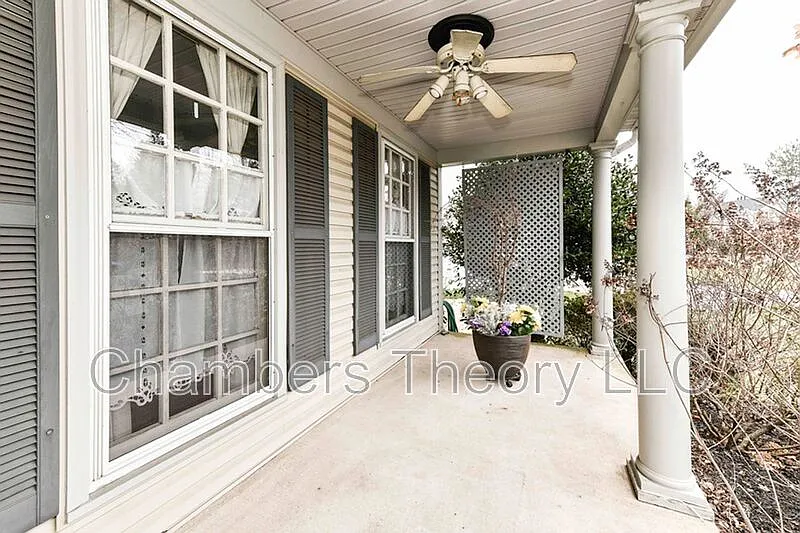 4 bed, 4.0 bath, 3328 sqft, $4,100 — Photo 2