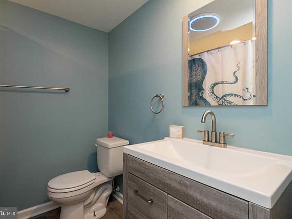 5th image of 453 Yorkshire Dr