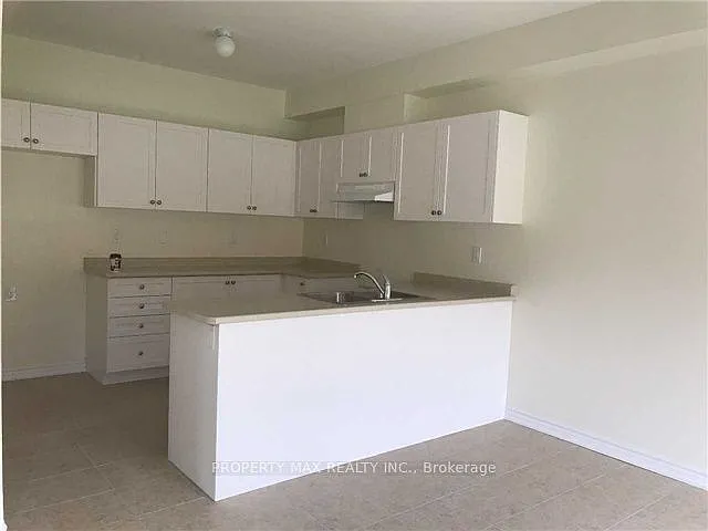 80 Diana Dr — Photo 3
