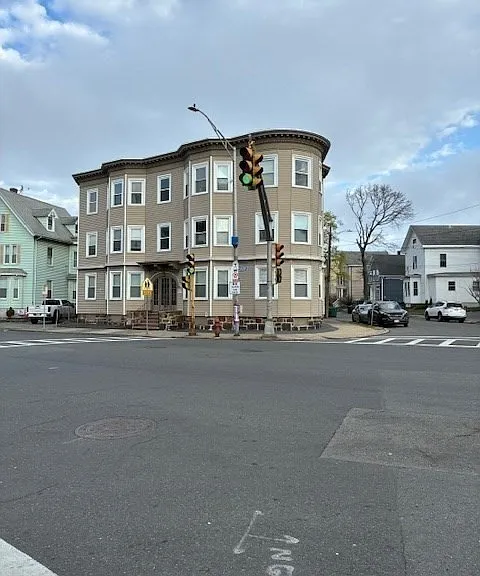 180 Lewis St #2 — Photo 1