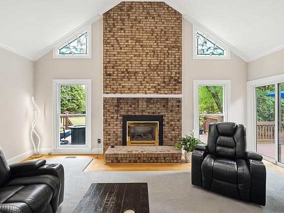 5th image of 3735 Stoneybrook Dr