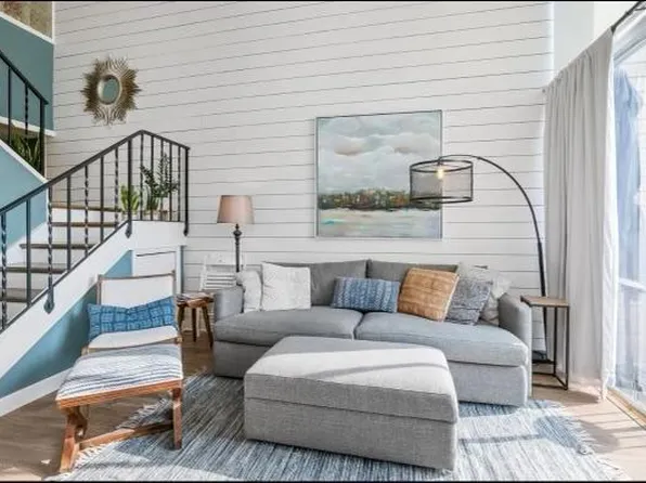 901 Ocean Blvd APT 13, Atlantic Beach, FL 32233