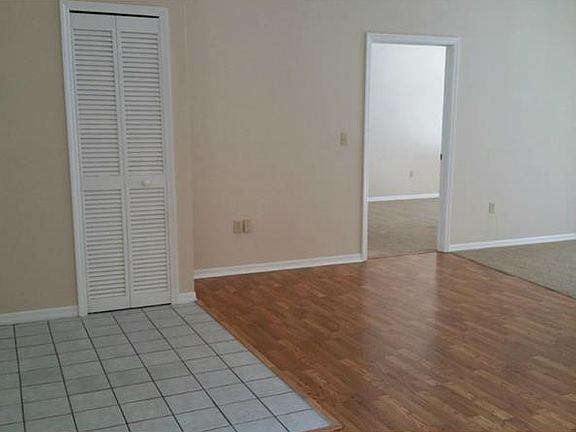 4th image of 316 Waterford Cir W