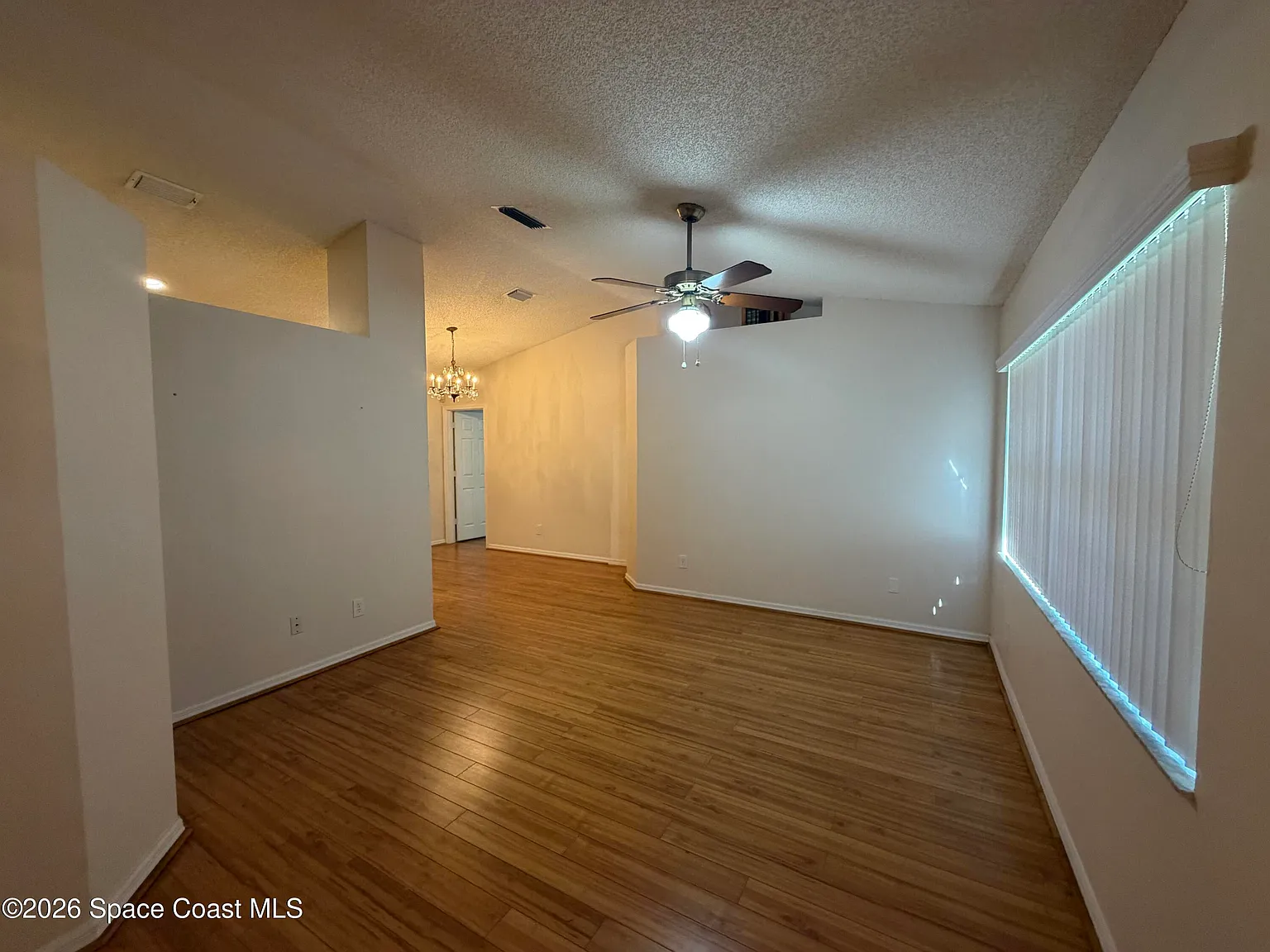 3 bed, 2.0 bath, 1460 sqft, $2,400 — Photo 2