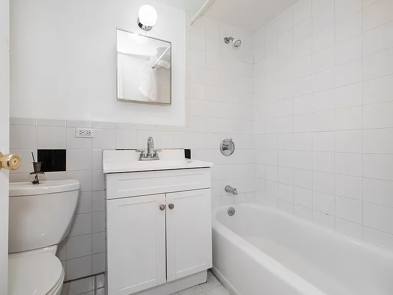 511 E 6th St #2F — Photo 6