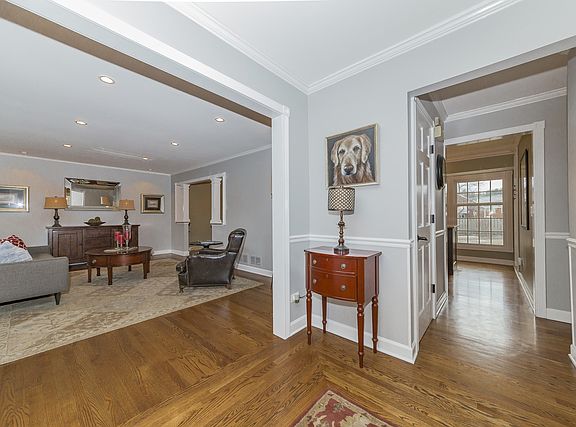 4th image of 1036 Wellington Ave