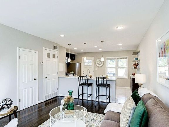 3rd image of 150 35th St NE
