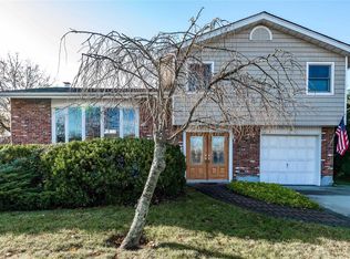 3 Oxford Rd, East Rockaway, NY 11518