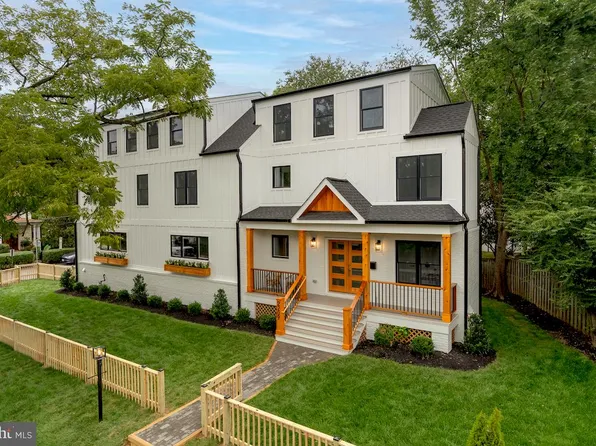 2209 18th St N, Arlington, VA 22201