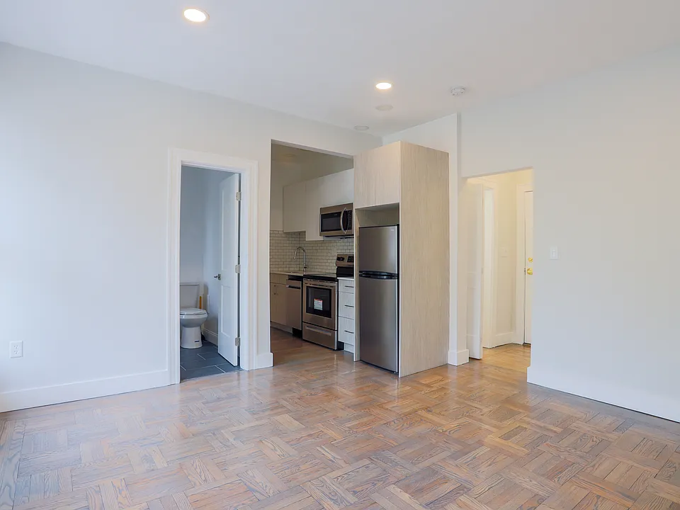 102 Queensberry St #14