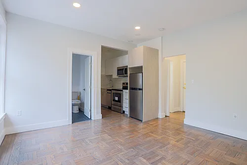 36 Queensberry St #19 Photo 1