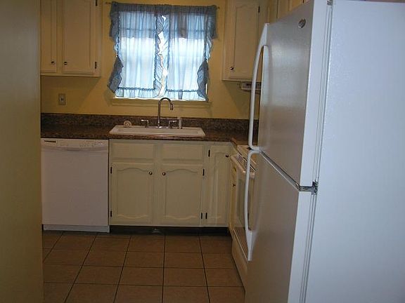 3rd image of 318 Gaylor Ln