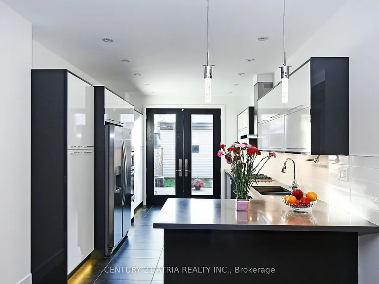 10 Palmerston Ave — Photo 8
