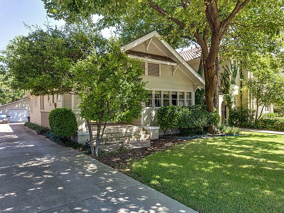 2nd image of 1209 Belle Pl