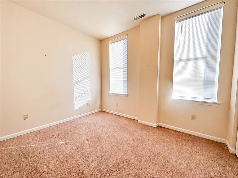 137 N Main St #D — Photo 10