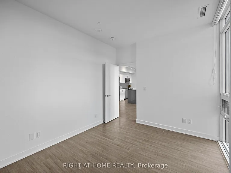 681 Yonge St #630 — Photo 11