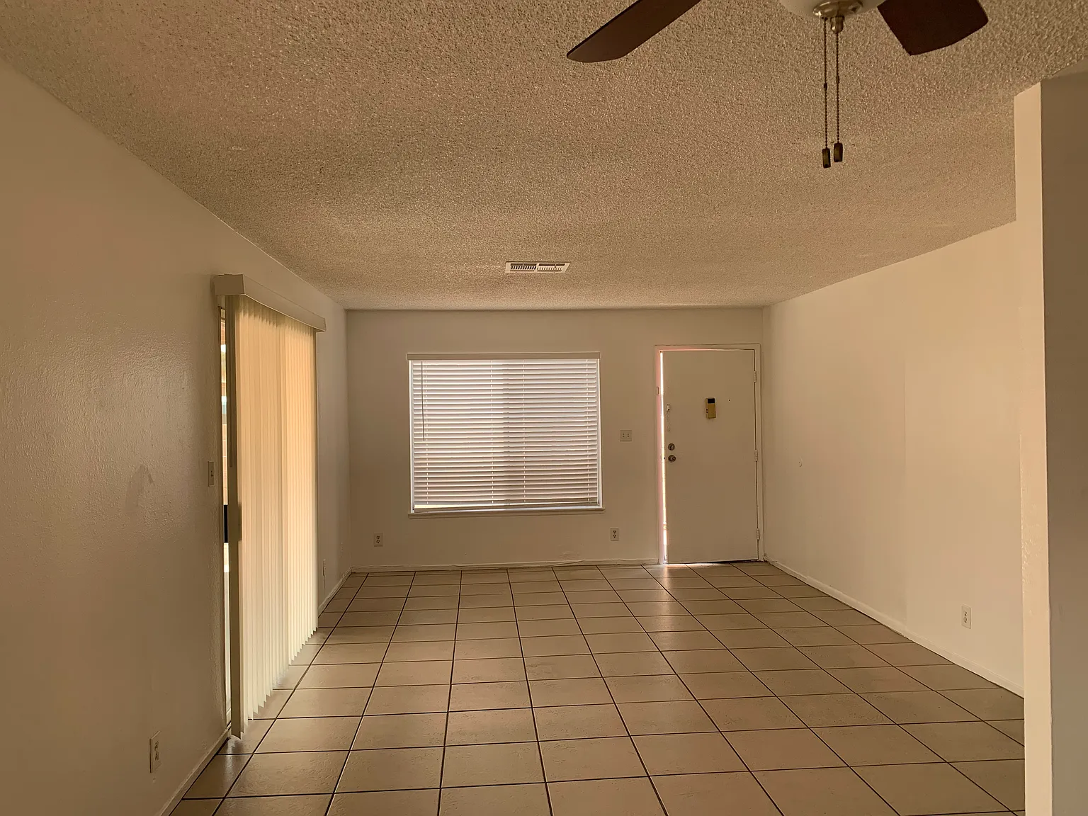 2 bed, 989 sqft, $1,800 — Photo 3