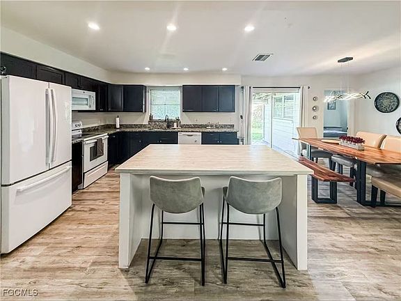 2nd image of 2355 Ivy Ave #1