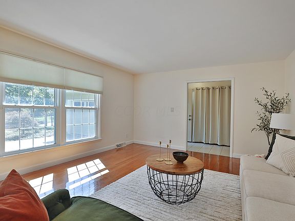 5th image of 404 Pittsfield Dr