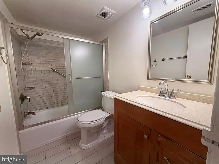487 N Armistead St #203 — Photo 19