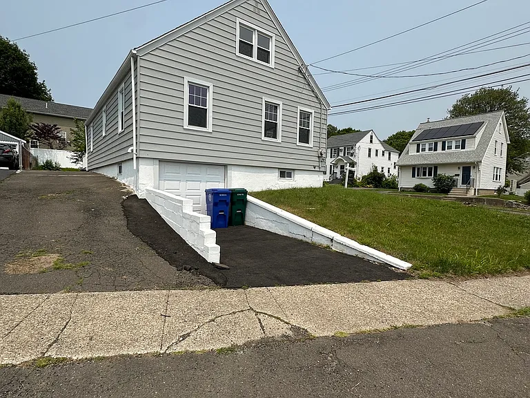 11 Colony St — Photo 7
