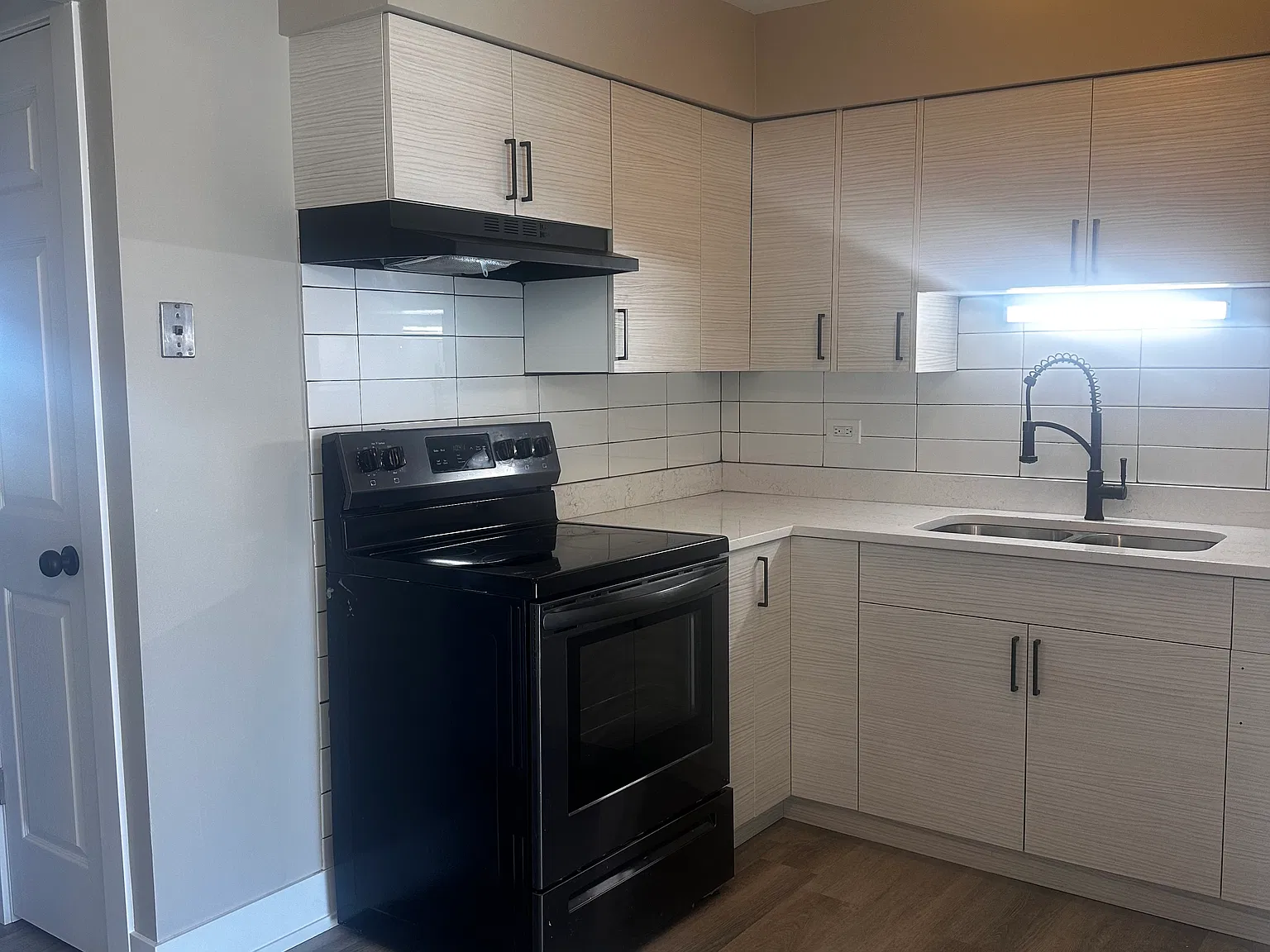 1 bed, $1,300 — Photo 3
