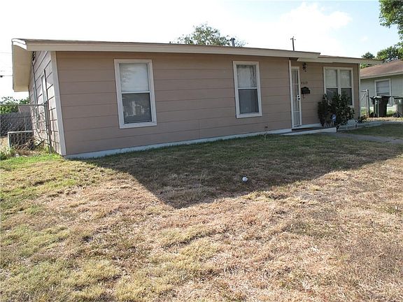 2nd image of 4529 Larkspur Ln