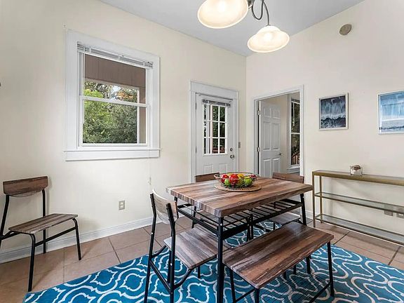 2nd image of 1525 N Pearl St #1525