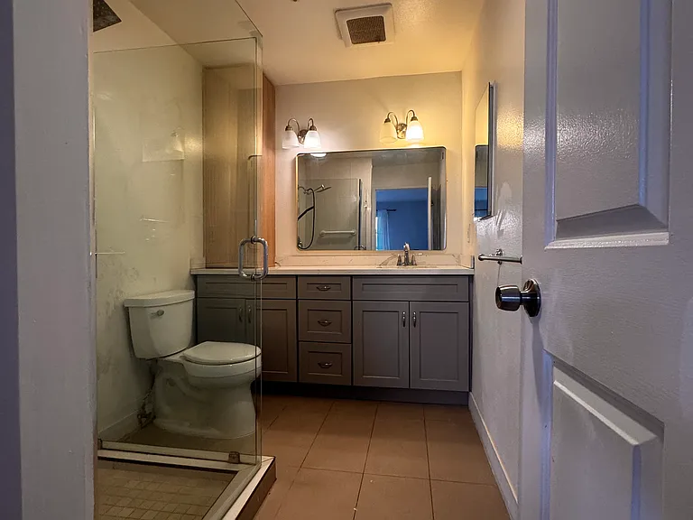 415 W Lexington Dr #2 — Photo 12