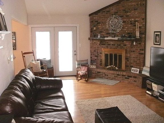 Gleaming Laminate Flooring and Vaulted Ceiling Highlight Great Rm