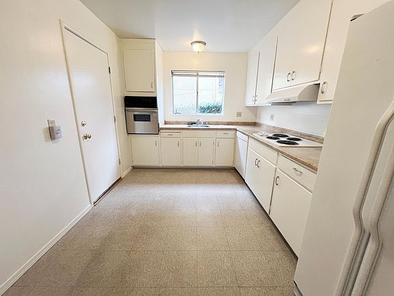 2nd image of 820 Fremont St APT 3