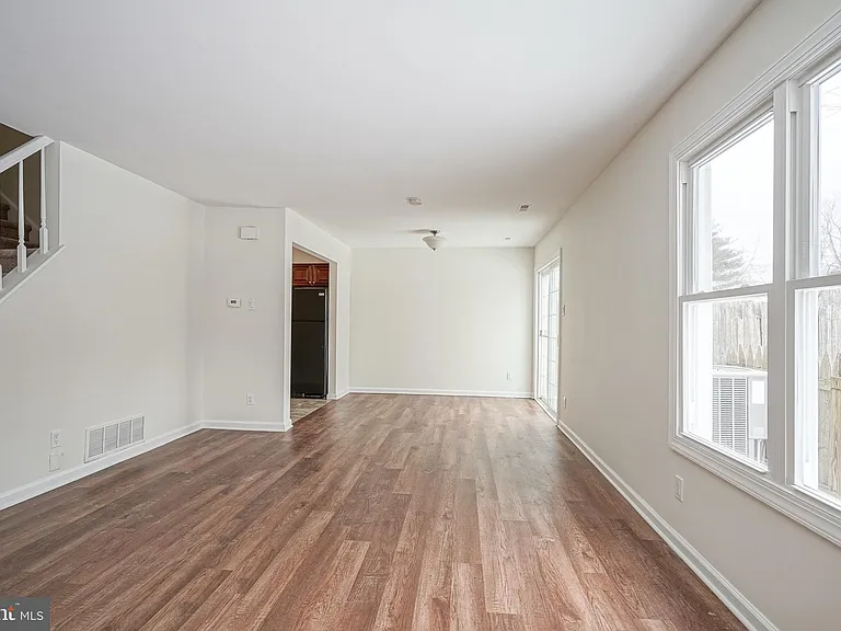 117 Chaucer Rd — Photo 8