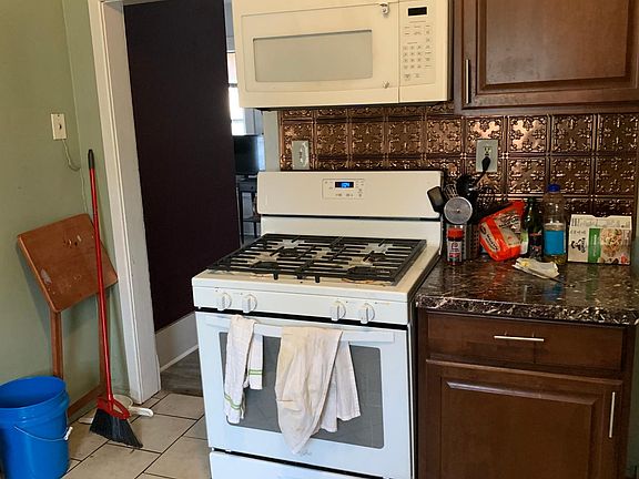 3rd image of 622 Erie St SE #1