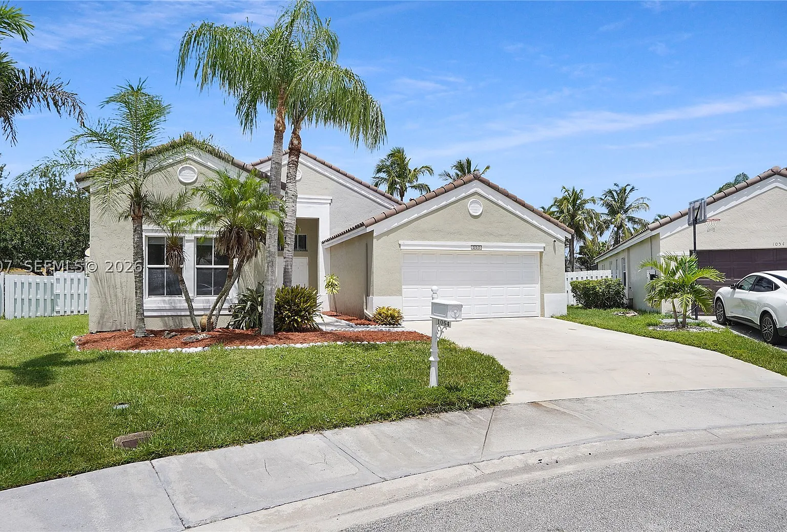4 bed, 2.5 bath, 2055 sqft, $5,800 — Photo 2