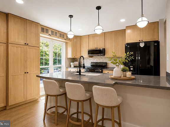 3rd image of 8322 Linden Oaks Ct