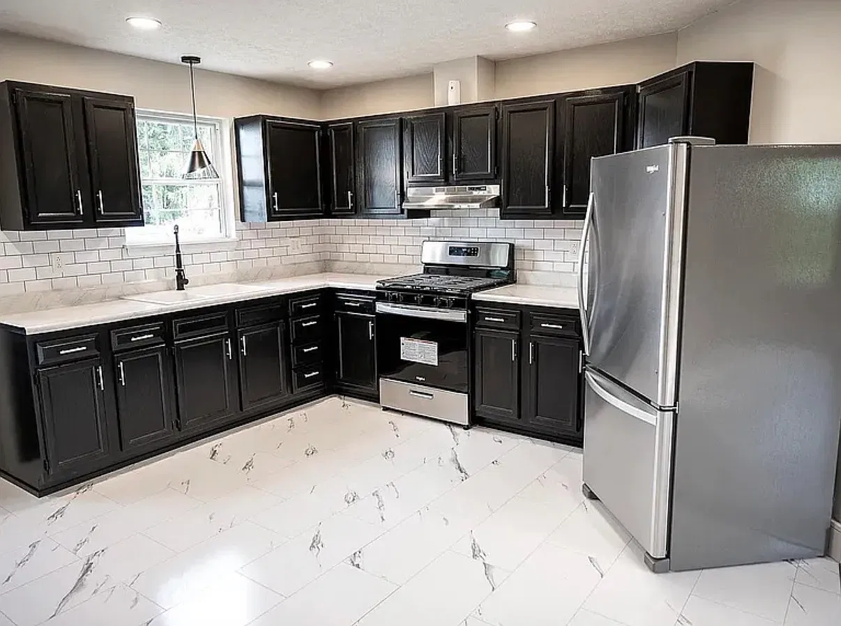 3 bed, 1040 sqft, $1,350 — Photo 2