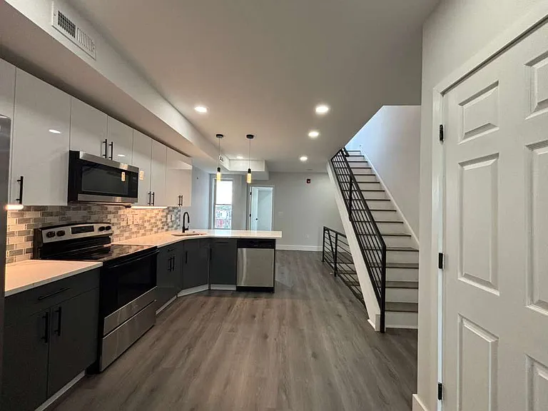 2439 N Marshall St #3 — Photo 11