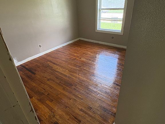 4th image of 328 S 4th St