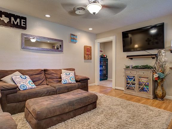3rd image of 1509 Avenue L