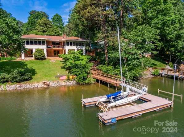 4000 Lake Shore Rd S, Marion, NC 28037