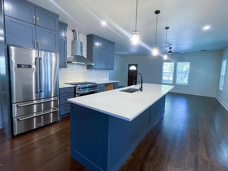 305 E 32nd St — Photo 5