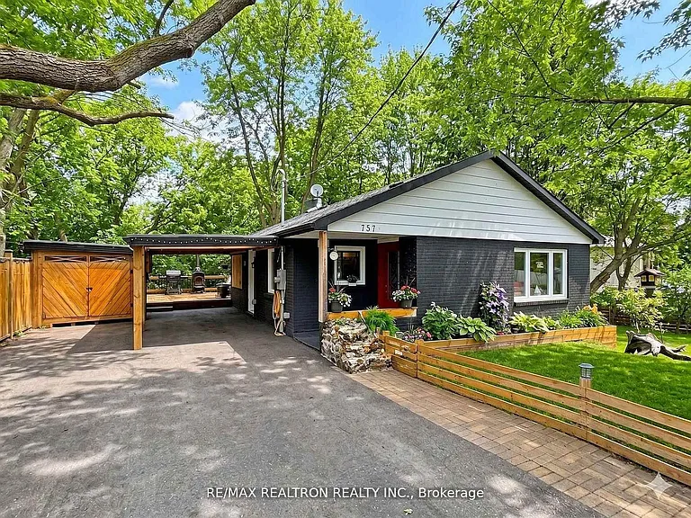 757 Srigley St — Photo 2