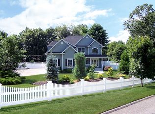 10 Everit Pl, Smithtown, NY 11787