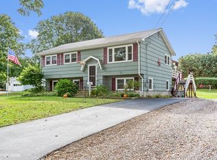 16 W Beach St, Westerly, RI 02891