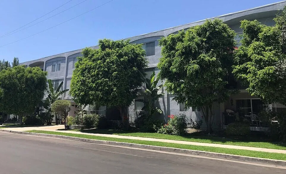 4605 Sylmar Ave — Photo 1