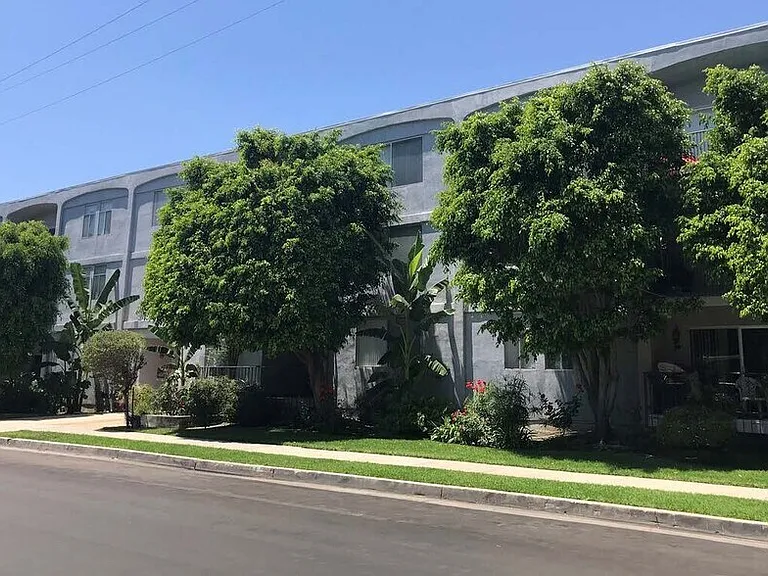 4605 Sylmar Ave — Photo 1