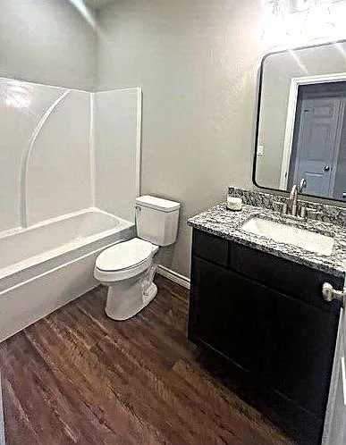 504 Ranier Dr — Photo 8
